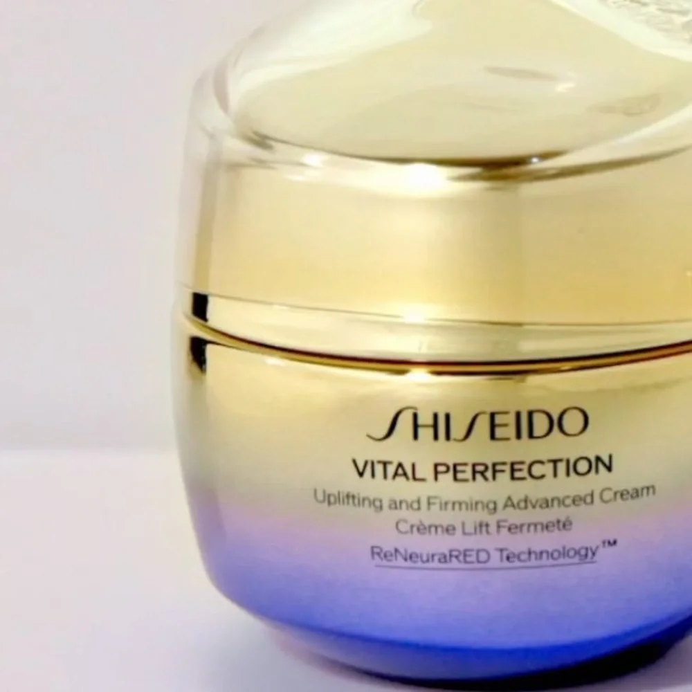 Contouring !Shiseido Vital Perfection Uplifting and Firming Advanced Cream 15ml